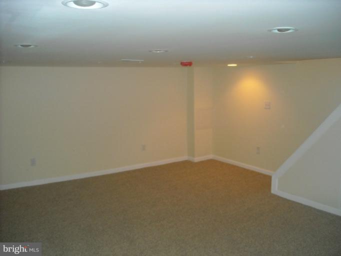 17 North Wickham Road Baltimore, MD 21229 - Photo 4 of 17 Interior (General)