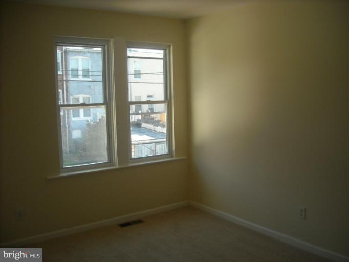 17 North Wickham Road Baltimore, MD 21229 - Photo 6 of 17 Bedroom