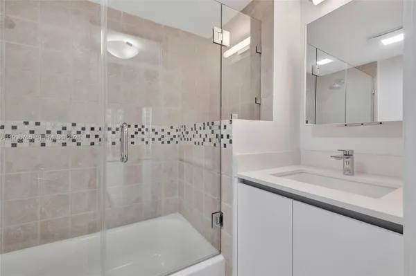 $1,870,000 | 2901 South Bayshore Drive, Unit 16G, Miami, FL 33133