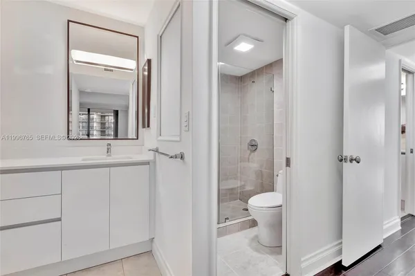 $1,870,000 | 2901 South Bayshore Drive, Unit 16G, Miami, FL 33133