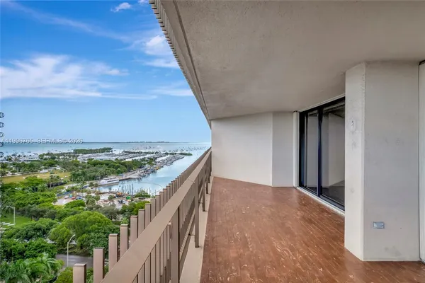 $1,870,000 | 2901 South Bayshore Drive, Unit 16G, Miami, FL 33133