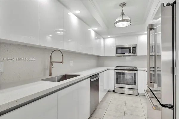 $1,870,000 | 2901 South Bayshore Drive, Unit 16G, Miami, FL 33133