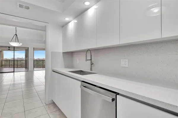 $1,870,000 | 2901 South Bayshore Drive, Unit 16G, Miami, FL 33133