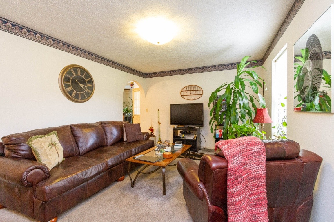 256 Atkinson Road Lebanon, TN 37090 - Photo 16 of 34 a living room with furniture and a flat screen tv
