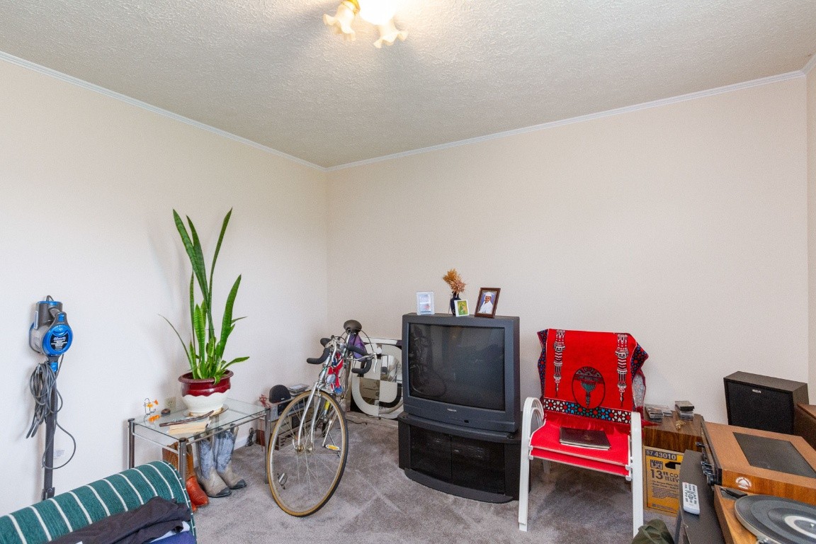 256 Atkinson Road Lebanon, TN 37090 - Photo 23 of 34 a work room with furniture and potted plant