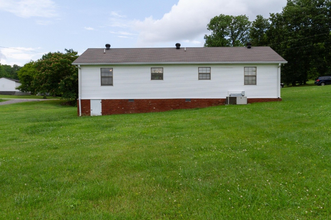 256 Atkinson Road Lebanon, TN 37090 - Photo 29 of 34 a front view of a house with garden
