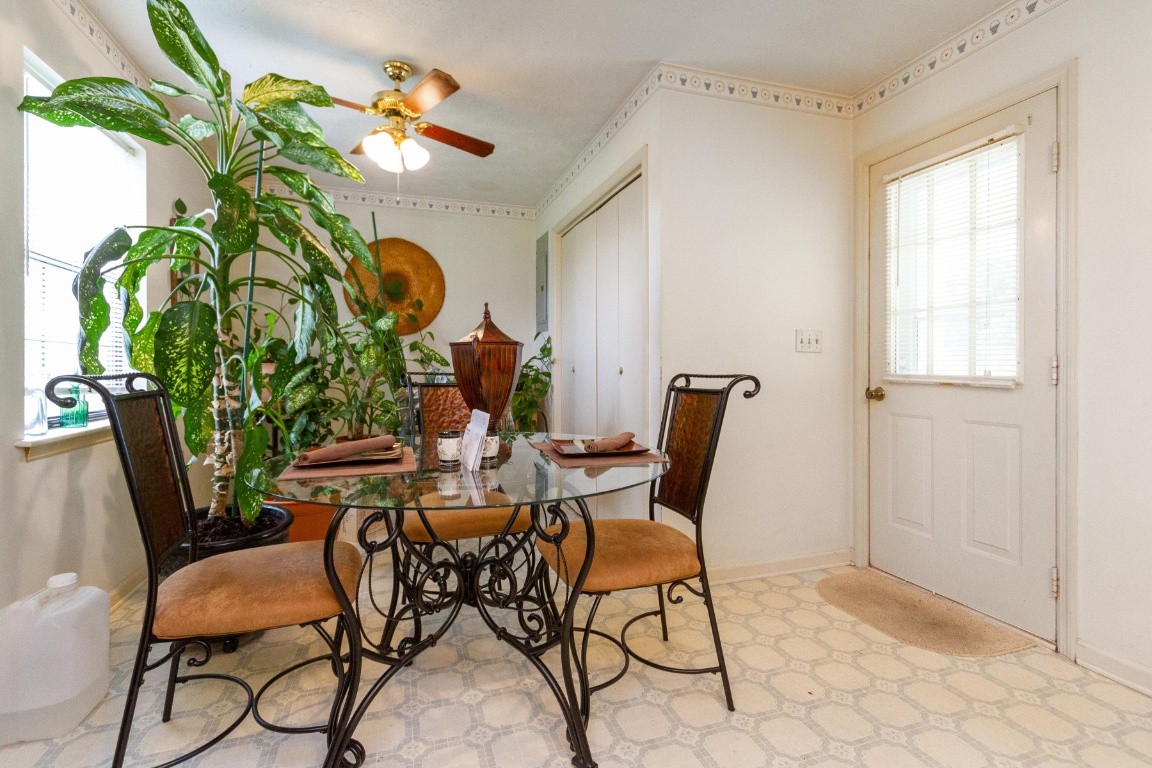 256 Atkinson Road Lebanon, TN 37090 - Photo 6 of 34 a dining room view with furniture and a potted plant