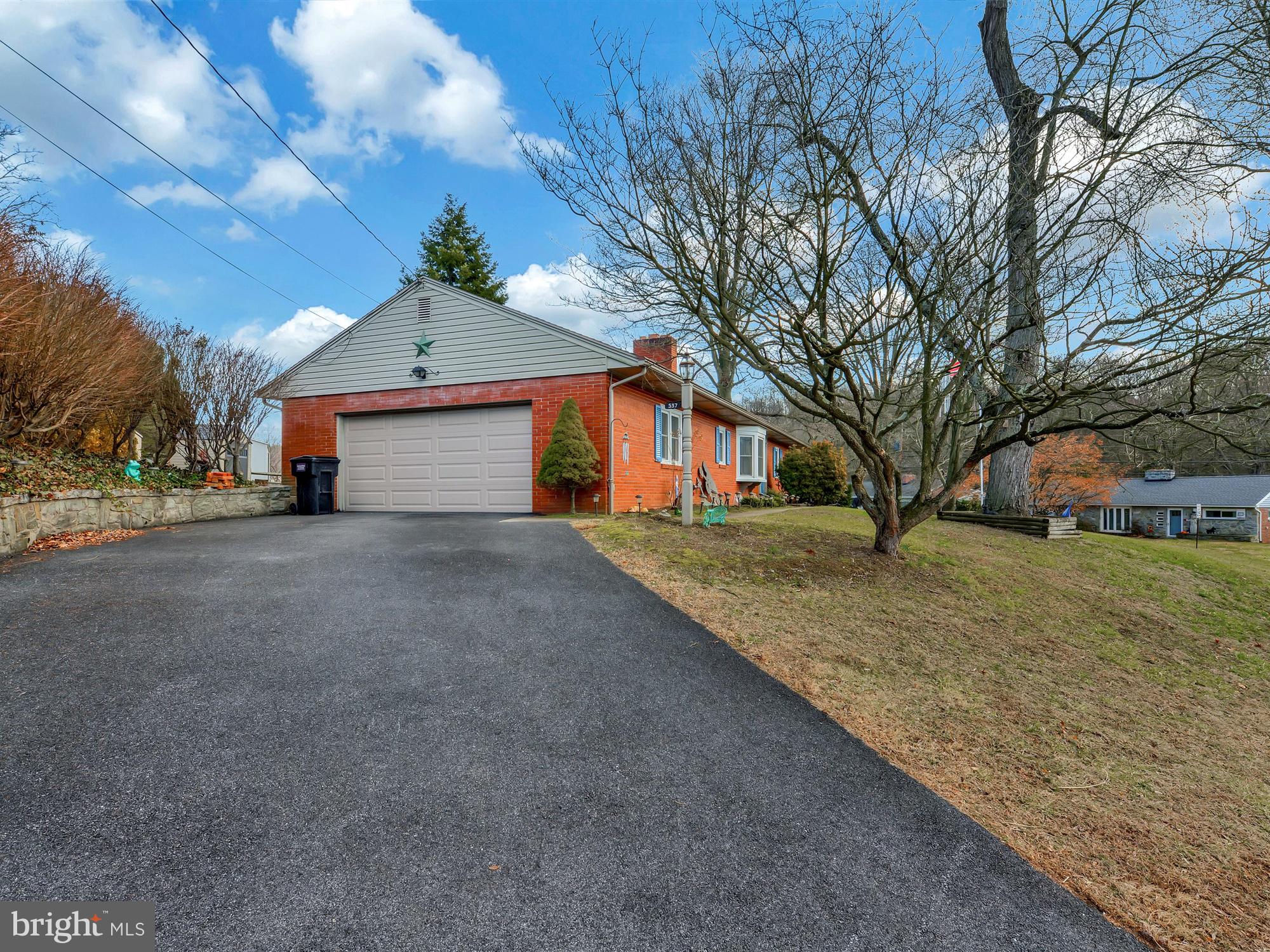 537 Saratoga Road Lancaster, PA 17603 - Photo 3 of 27 Gallery Image 3