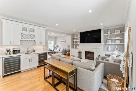$800,000 | 5 Anthonys Lane, New Milford, CT 06776