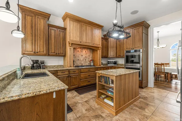 $1,250,000 | 4906 North 100 West, Uniondale, IN 46791