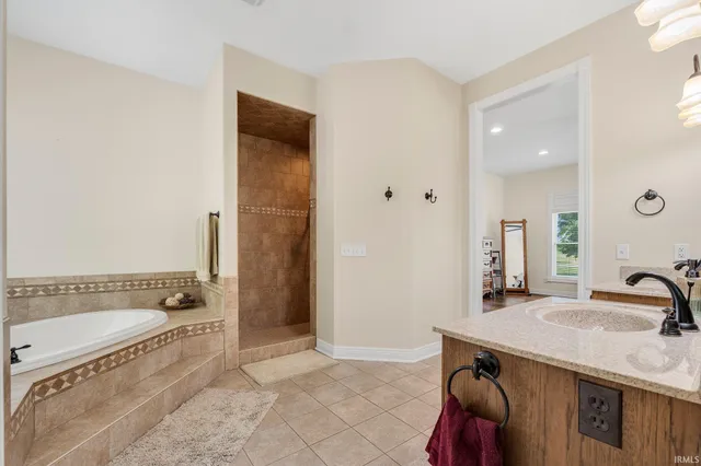 $1,250,000 | 4906 North 100 West, Uniondale, IN 46791