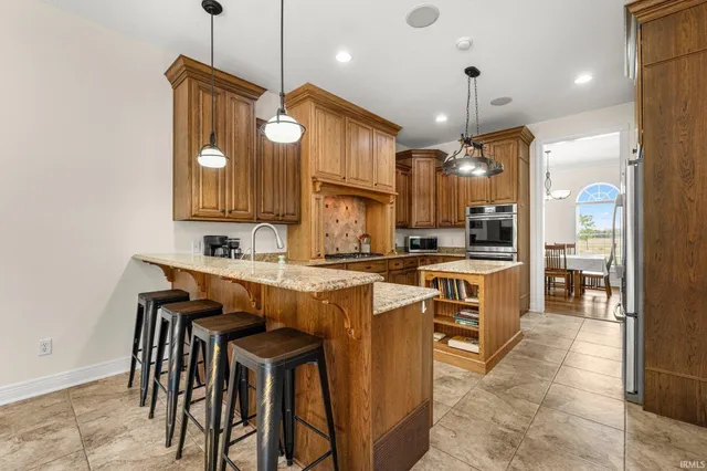 $1,250,000 | 4906 North 100 West, Uniondale, IN 46791