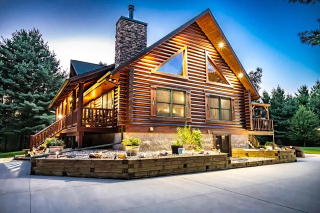 $669,000 | W5954 North Lake Drive, New Lisbon, WI 53950