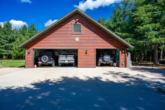 $669,000 | W5954 North Lake Drive, New Lisbon, WI 53950