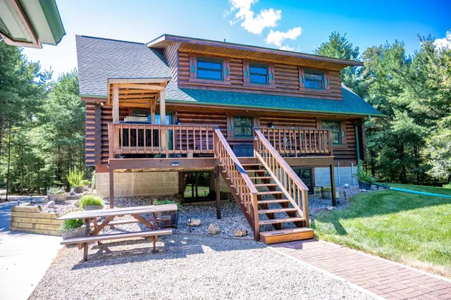 $669,000 | W5954 North Lake Drive, New Lisbon, WI 53950