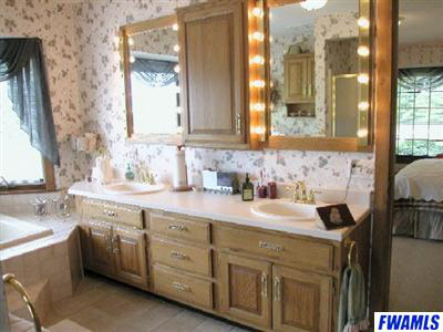 16617 Painter Road Leo, IN 46765 - Photo 9 of 12