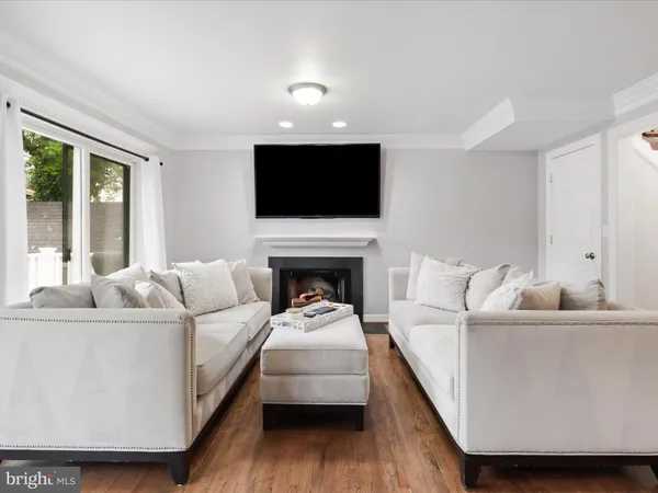 $3,800 | 8324 2nd Avenue, Vienna, VA 22182