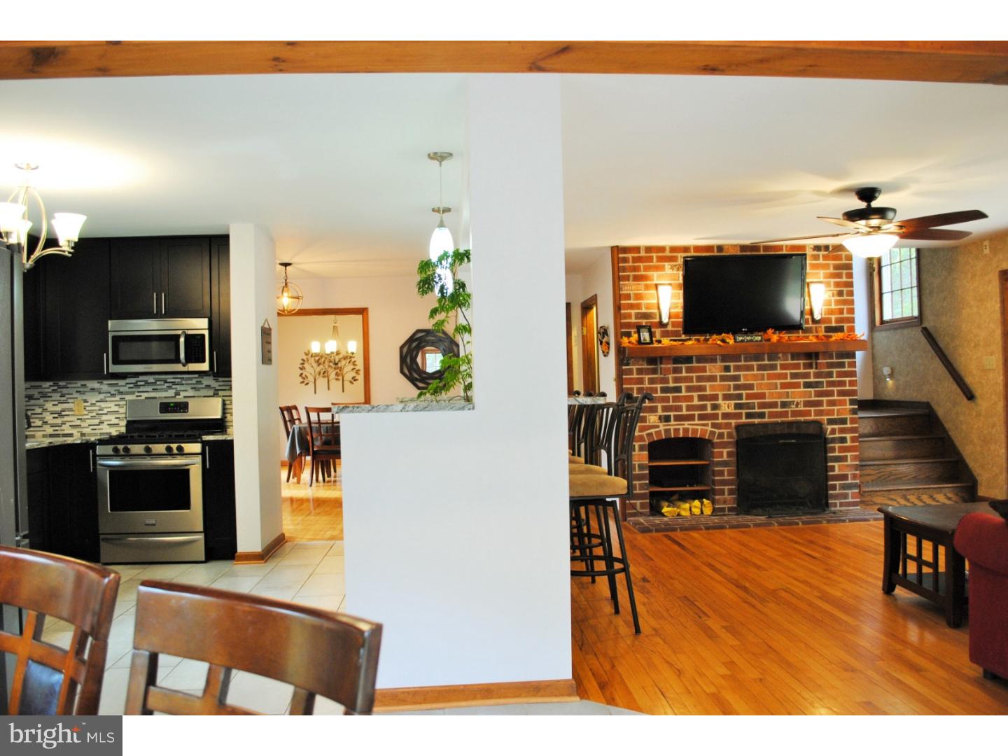 1885 Chestnut Hill Road Pottstown, PA 19465 - Photo 2 of 25 Breakfast Room