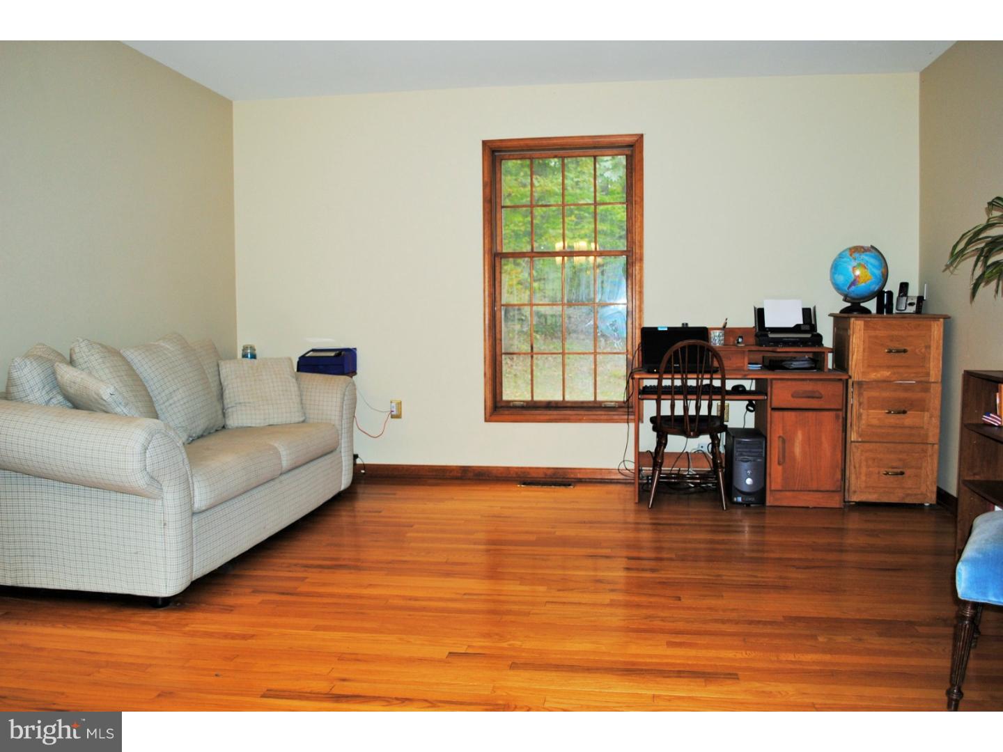 1885 Chestnut Hill Road Pottstown, PA 19465 - Photo 10 of 25 Living Room