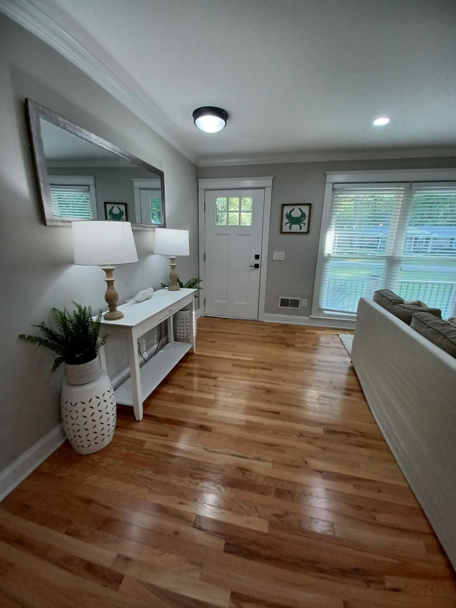 114 Reynolds Road Summerville, SC 29483 - Photo 5 of 31 114Reynolds.Entry1