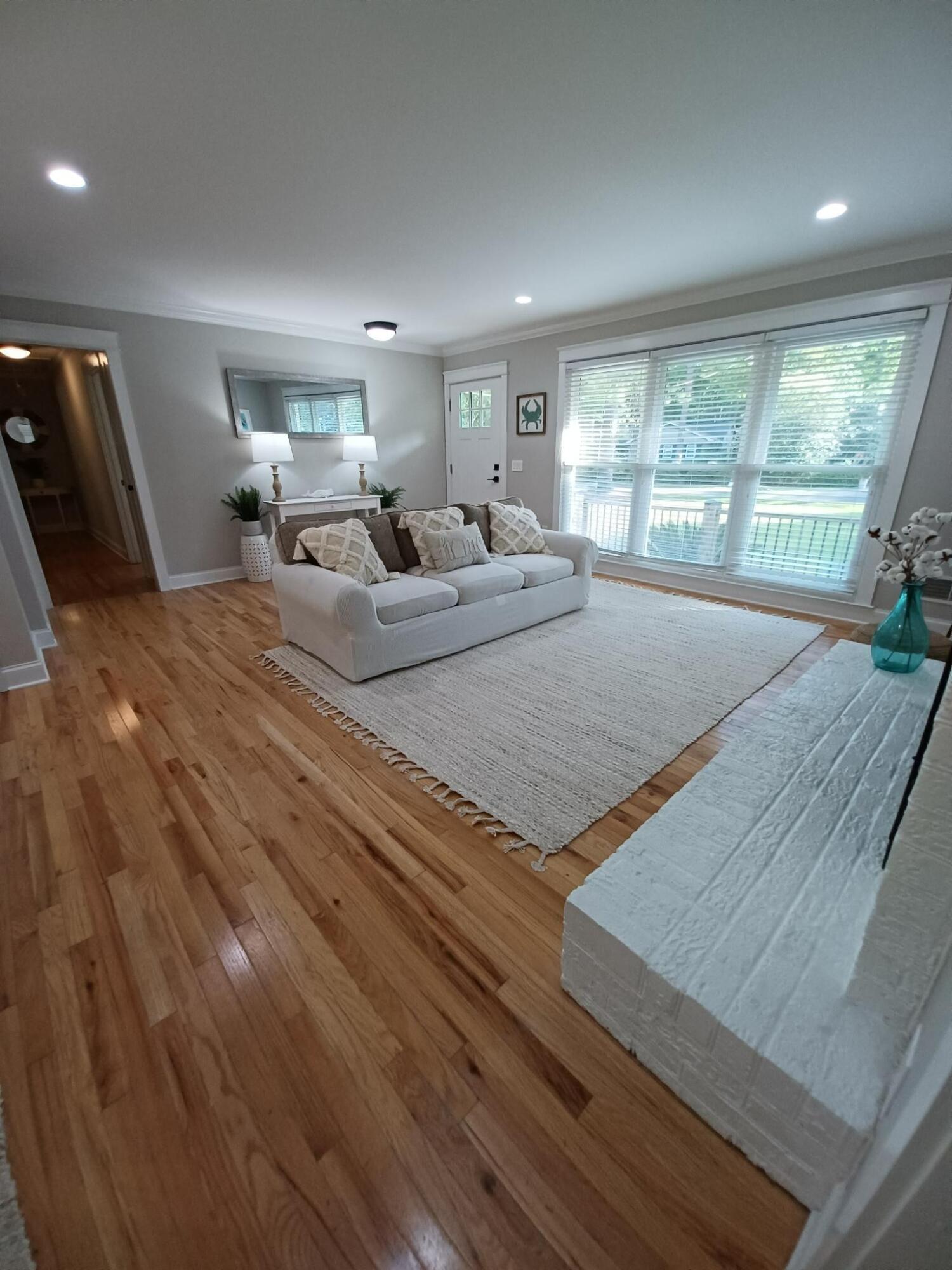 114 Reynolds Road Summerville, SC 29483 - Photo 7 of 31 114Reynolds.Living2