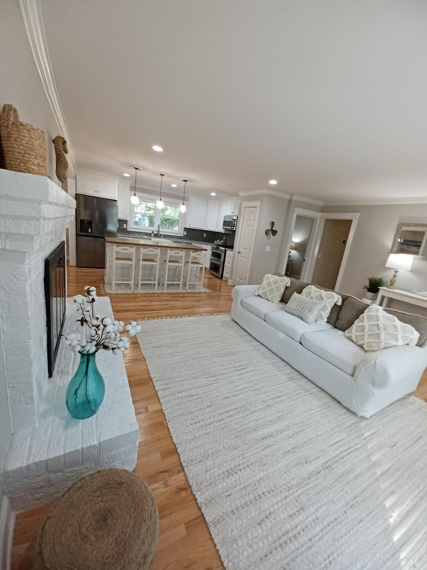 114 Reynolds Road Summerville, SC 29483 - Photo 8 of 31 114Reynolds.Living1