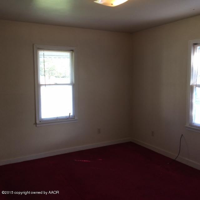 3704 South Harrison Street Amarillo, TX 79110 - Photo 6 of 13 an empty room with a window