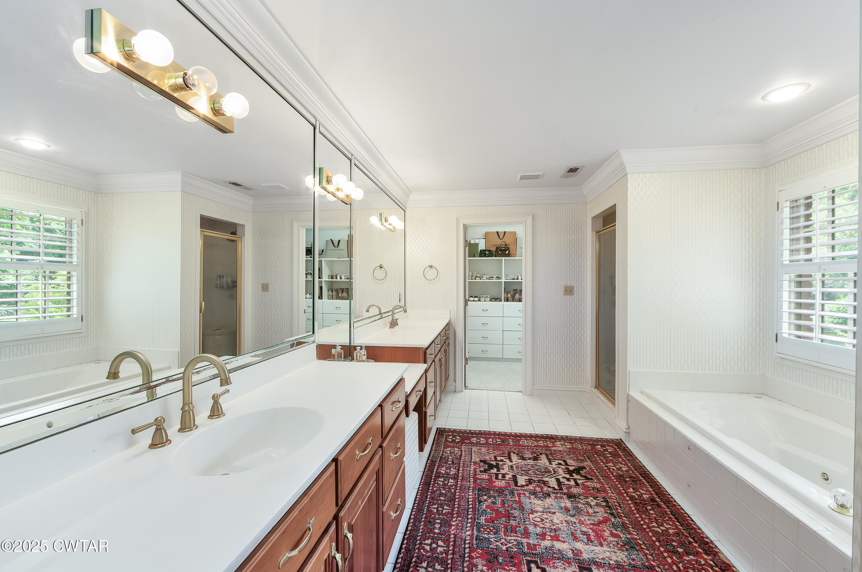 25 Whitfield Cove Jackson, TN 38305 - Photo 22 of 35 a bathroom with a tub sink and mirror