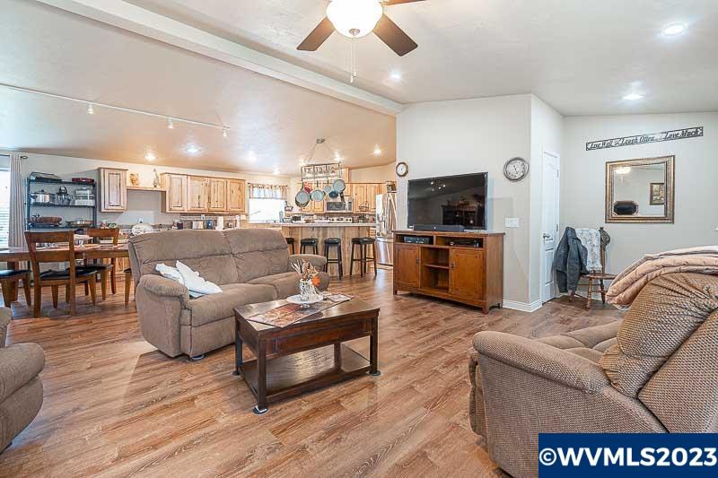 2890 Stoltz Hill Road Lebanon, OR 97355 - Photo 6 of 38 Gallery Image 6