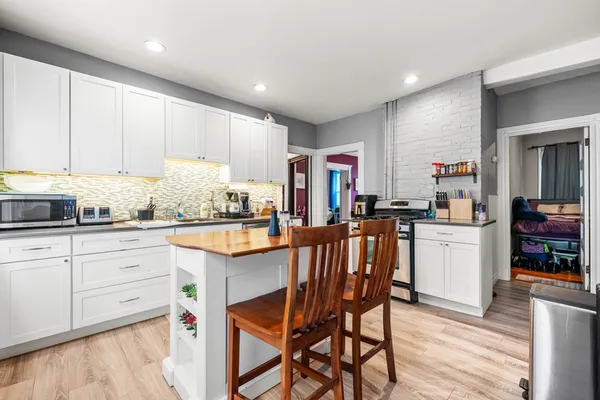 $3,100 | 21 Thornley Street, Unit 2, Boston, MA 02125