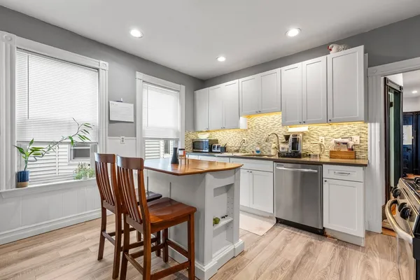 $3,100 | 21 Thornley Street, Unit 2, Boston, MA 02125