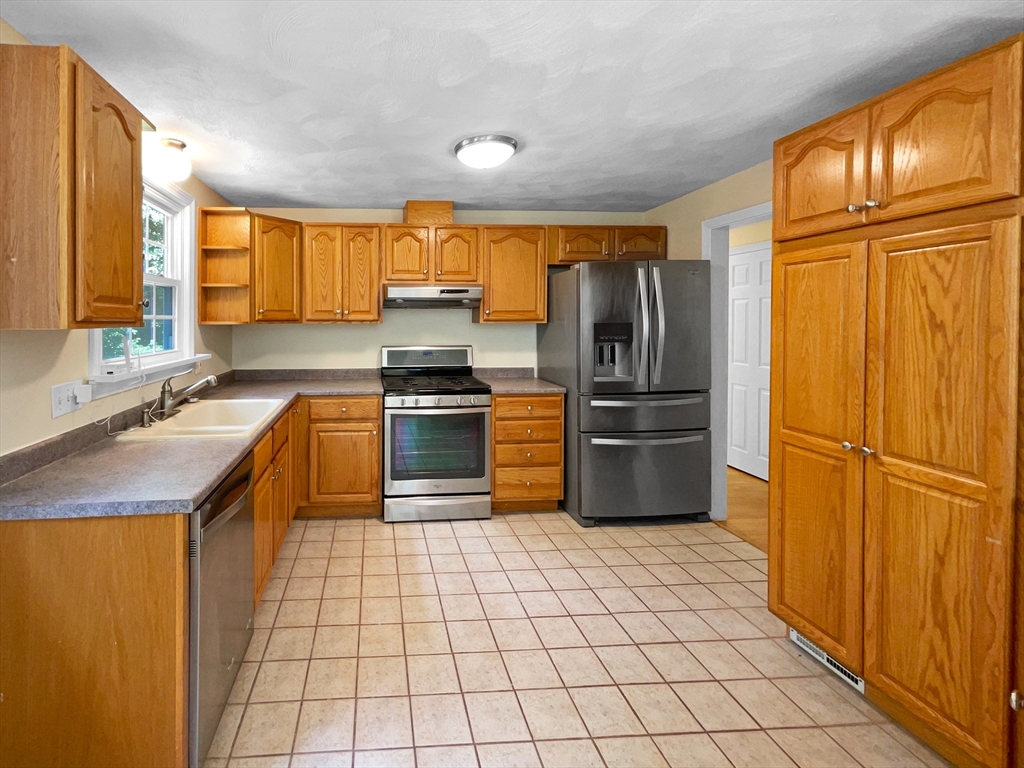 3 Old Homestead Road Westford, MA 01886 - Photo 2 of 24 Gallery Image 2