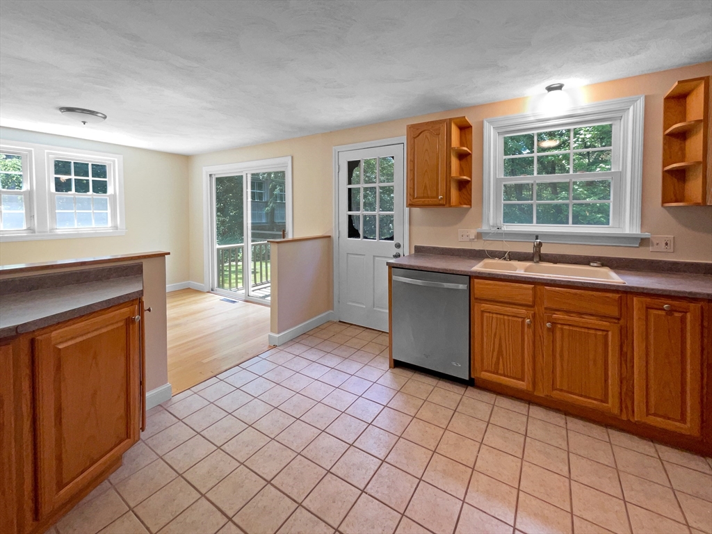 3 Old Homestead Road Westford, MA 01886 - Photo 6 of 24 Gallery Image 6