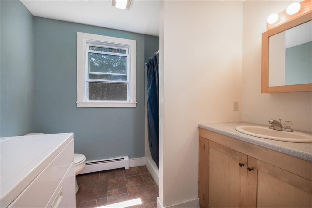 364 4 Rod Road Warren, ME 04864 - Photo 31 of 35 Full bath with laundry