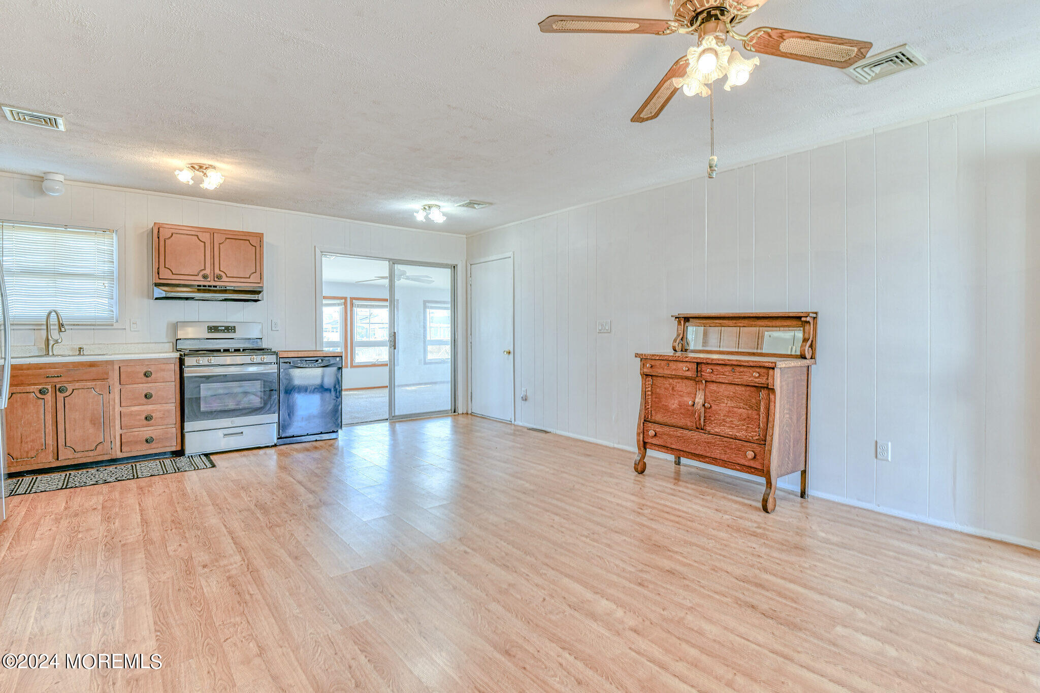 105 Newark Road Barnegat, NJ 08005 - Photo 5 of 29 105 Newark Rd Barnegat-print-015-019-DSC