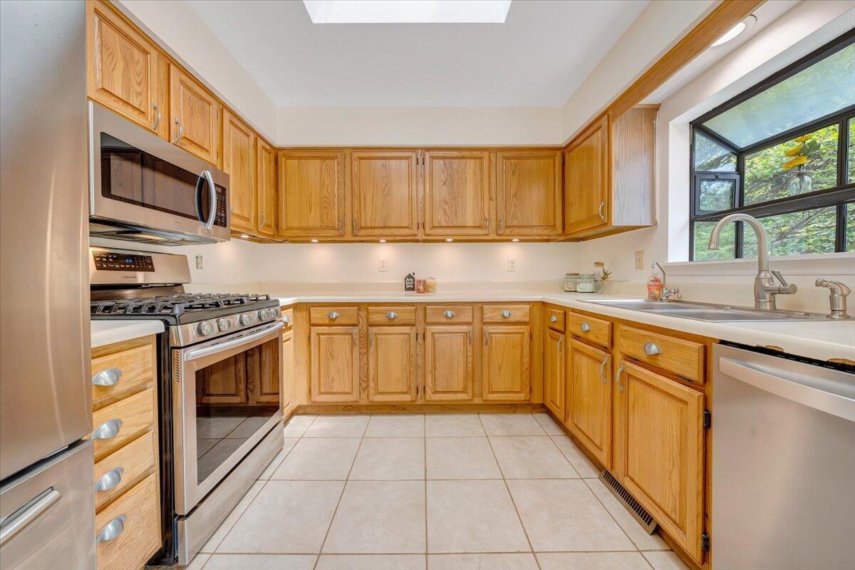 7851 Cedar Edge Road Roanoke, VA 24018 - Photo 12 of 48 Kitchen