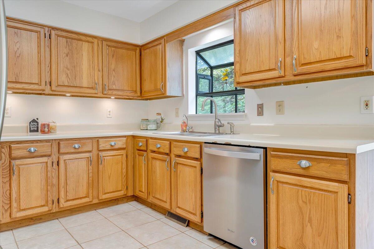 7851 Cedar Edge Road Roanoke, VA 24018 - Photo 13 of 48 Kitchen