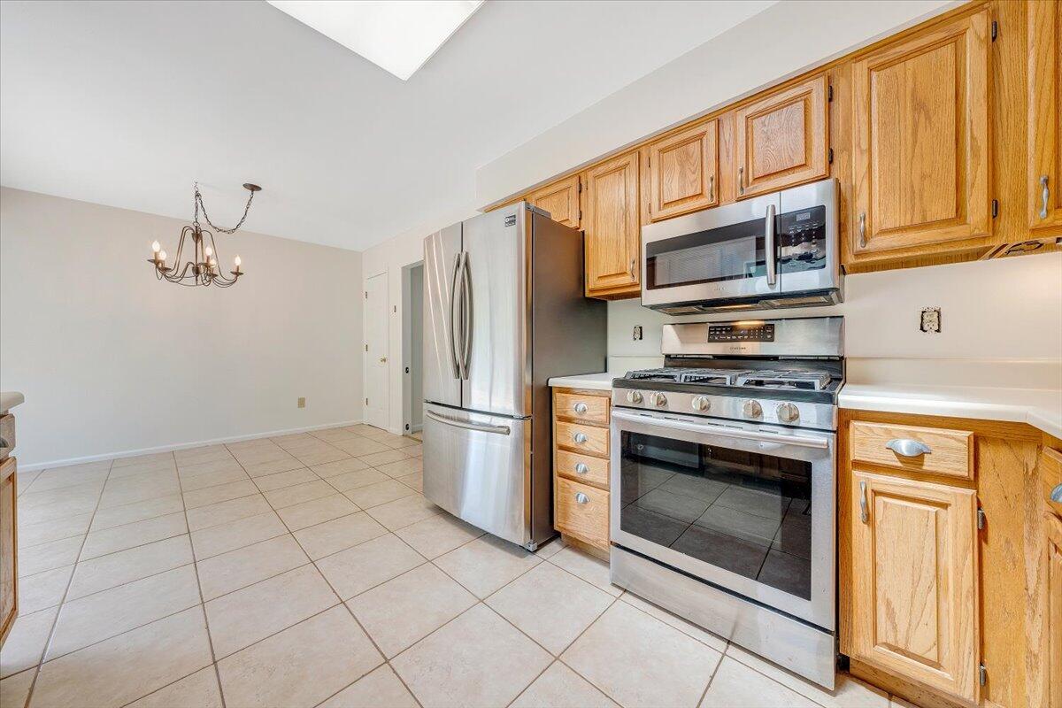 7851 Cedar Edge Road Roanoke, VA 24018 - Photo 14 of 48 Kitchen