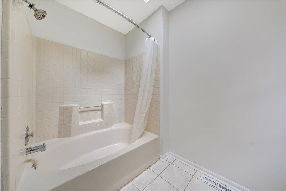7851 Cedar Edge Road Roanoke, VA 24018 - Photo 19 of 48 Master Bath