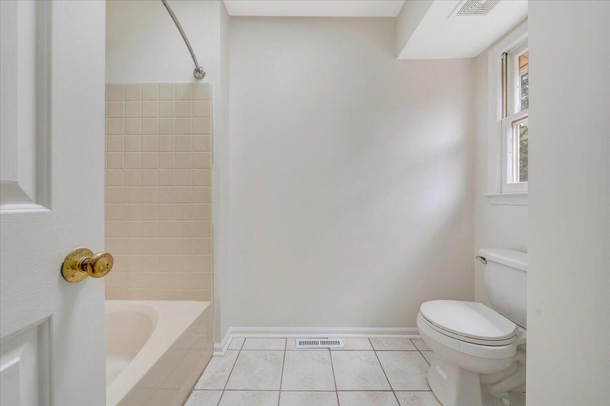 7851 Cedar Edge Road Roanoke, VA 24018 - Photo 20 of 48 Master Bath
