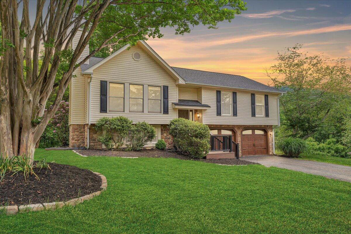7851 Cedar Edge Road Roanoke, VA 24018 - Photo 2 of 48 7851 Cedar Edge Rd