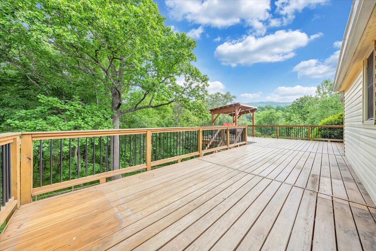7851 Cedar Edge Road Roanoke, VA 24018 - Photo 35 of 48 Deck