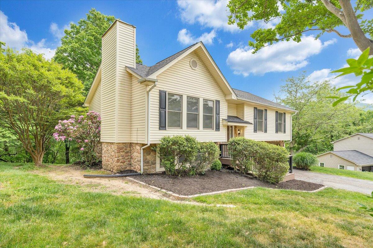 7851 Cedar Edge Road Roanoke, VA 24018 - Photo 42 of 48 Front of Home