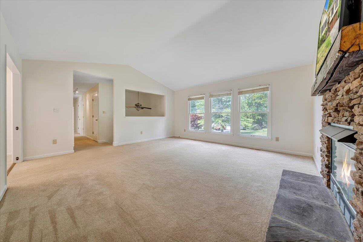 7851 Cedar Edge Road Roanoke, VA 24018 - Photo 5 of 48 Great Room
