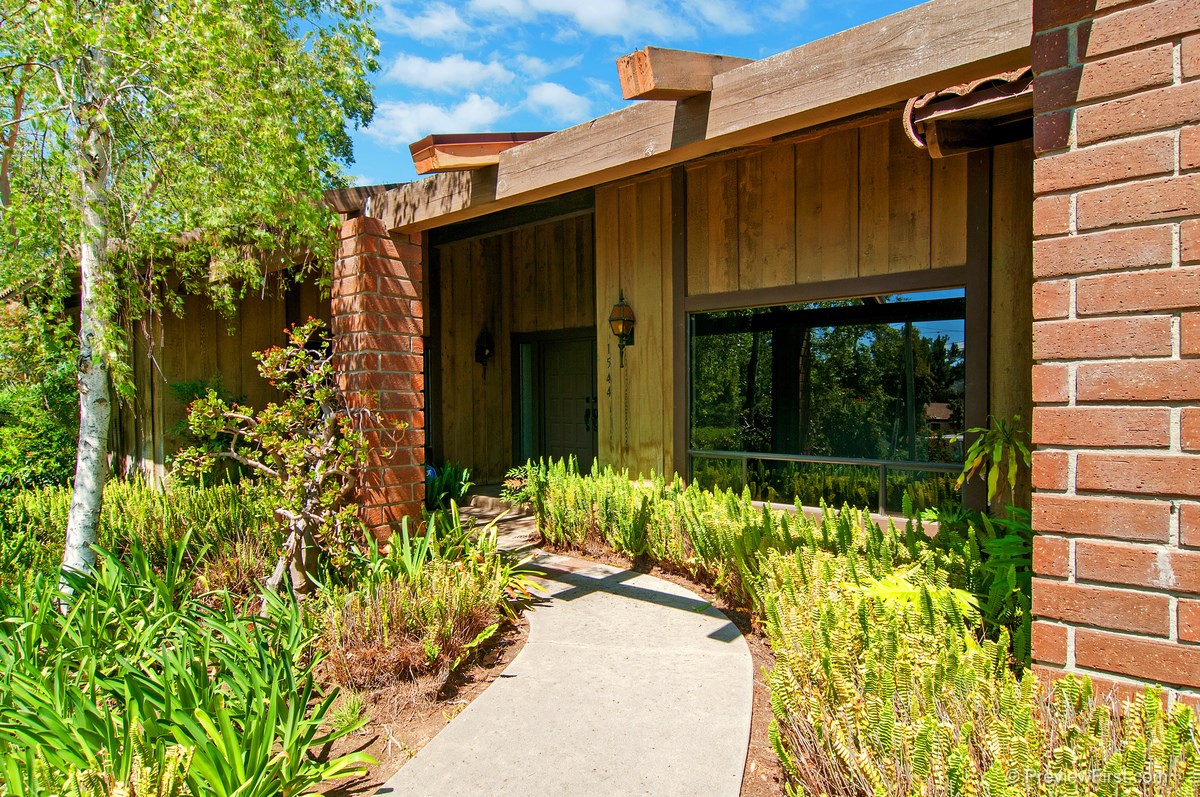 1544 Skyhawk Road Escondido, CA 92029 - Photo 2 of 21