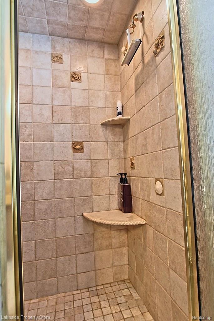 1672 Mark Hopkins Road Bloomfield Hills, MI 48302 - Photo 23 of 35 22.jpg