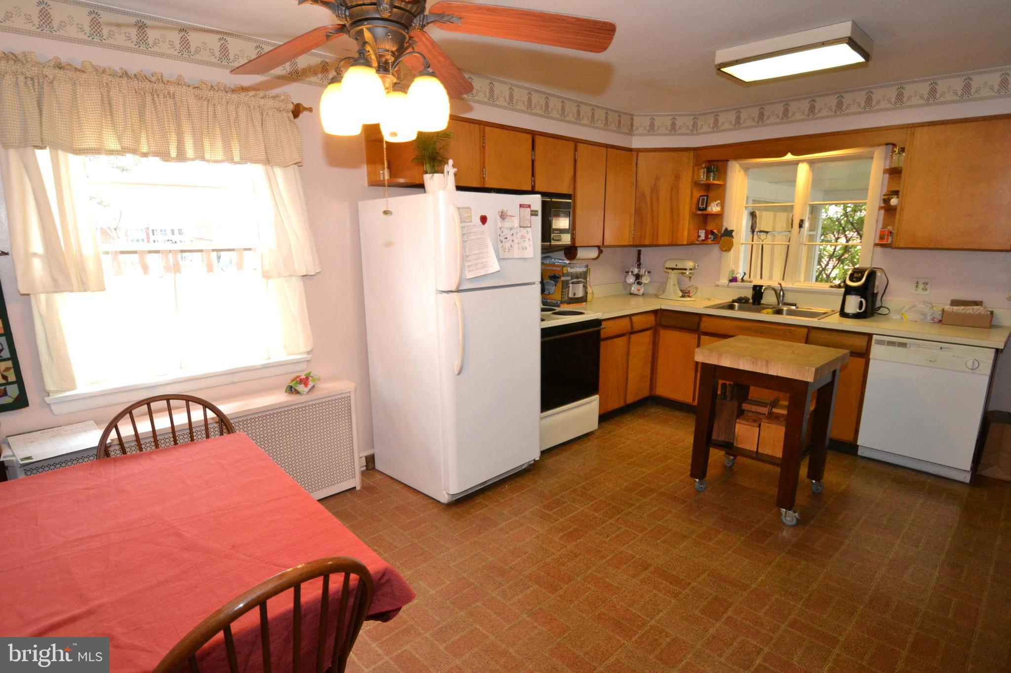 818 Linden Road Hershey, PA 17033 - Photo 6 of 28 Gallery Image 6