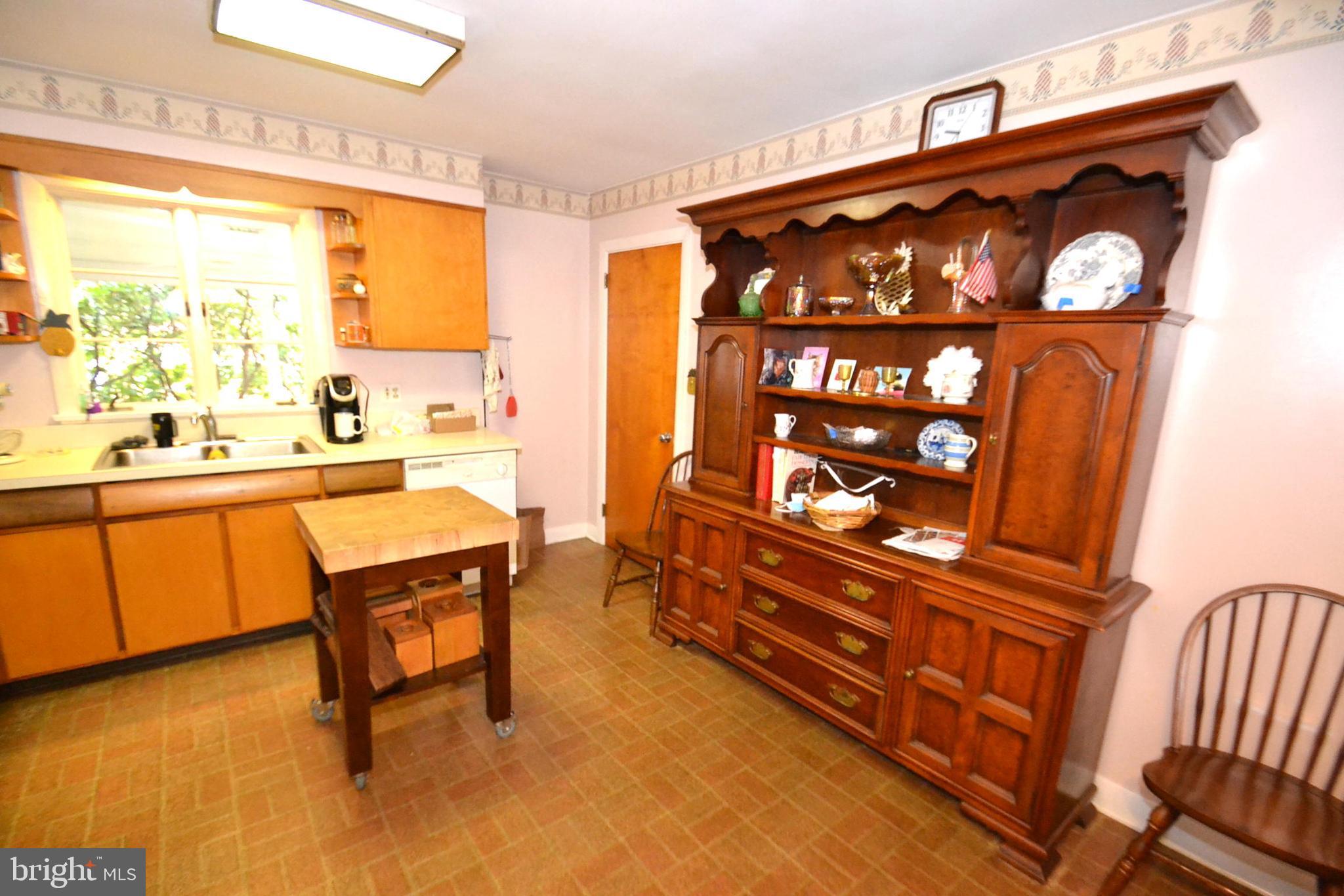 818 Linden Road Hershey, PA 17033 - Photo 7 of 28 Gallery Image 7
