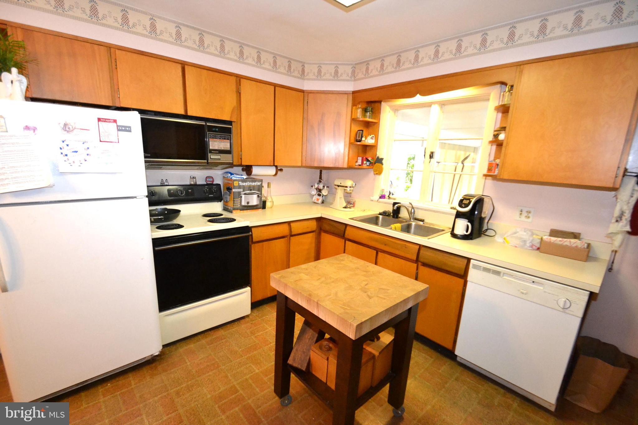 818 Linden Road Hershey, PA 17033 - Photo 8 of 28 Gallery Image 8