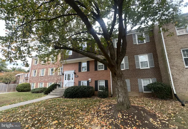 $170,000 | 794 Quince Orchard Boulevard, Unit T1, Gaithersburg, MD 20878